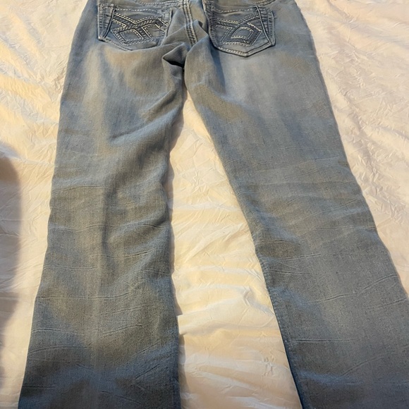 Women’s Soft and Stylish Hydraulic Jeans with small splits by the ankle - Picture 7 of 9